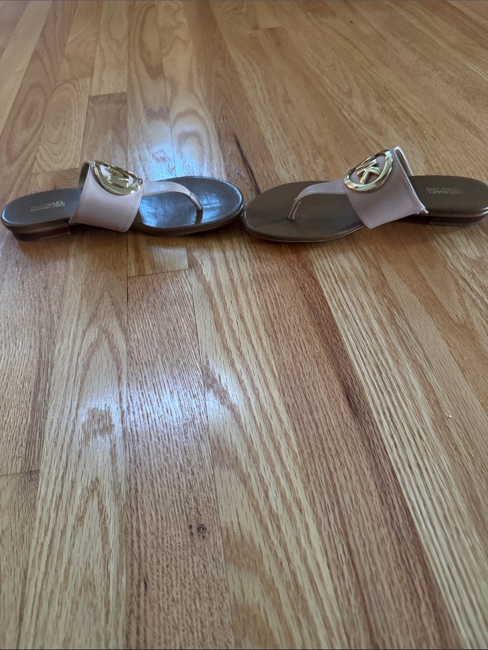 Michael Kors Blush Pink Leather Thong Sandals with Gold MK Emblem, size 7.5 - Picture 4 of 7
